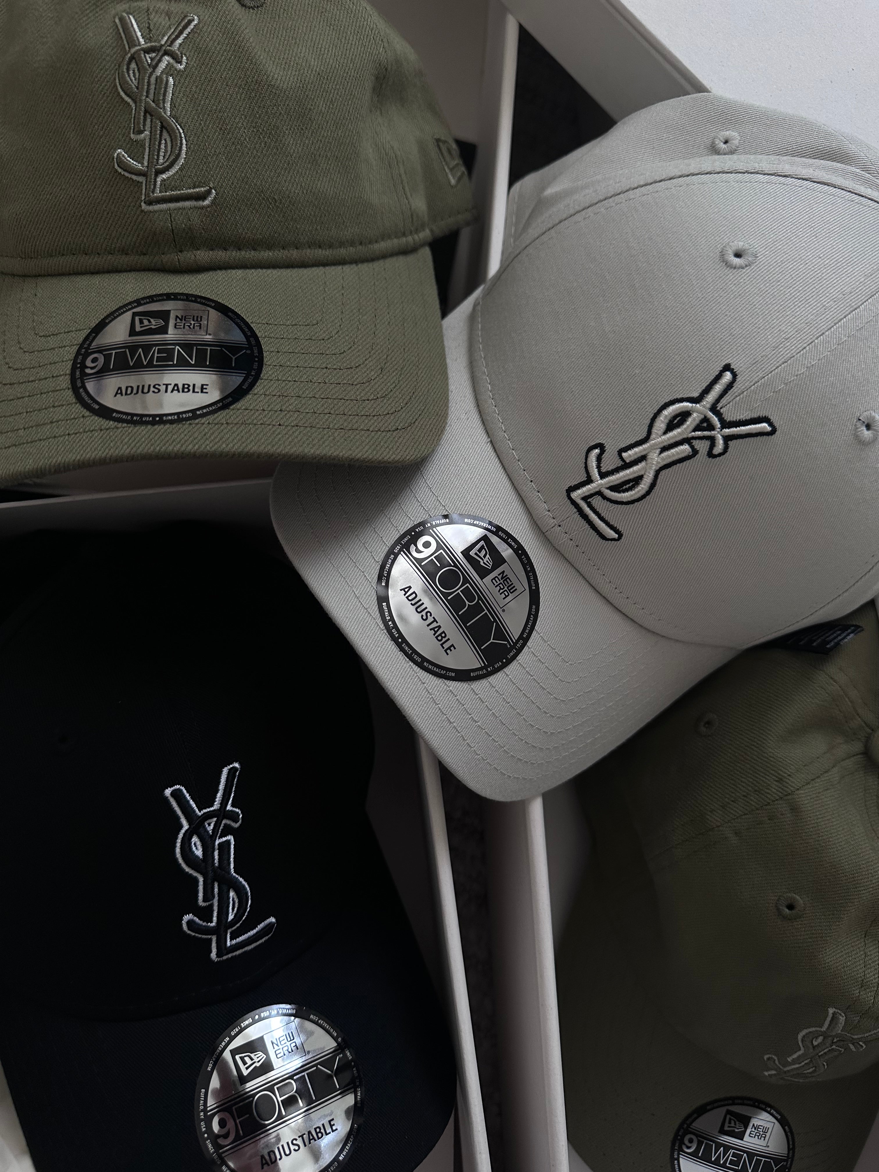 Saint Laurent gorra New Era