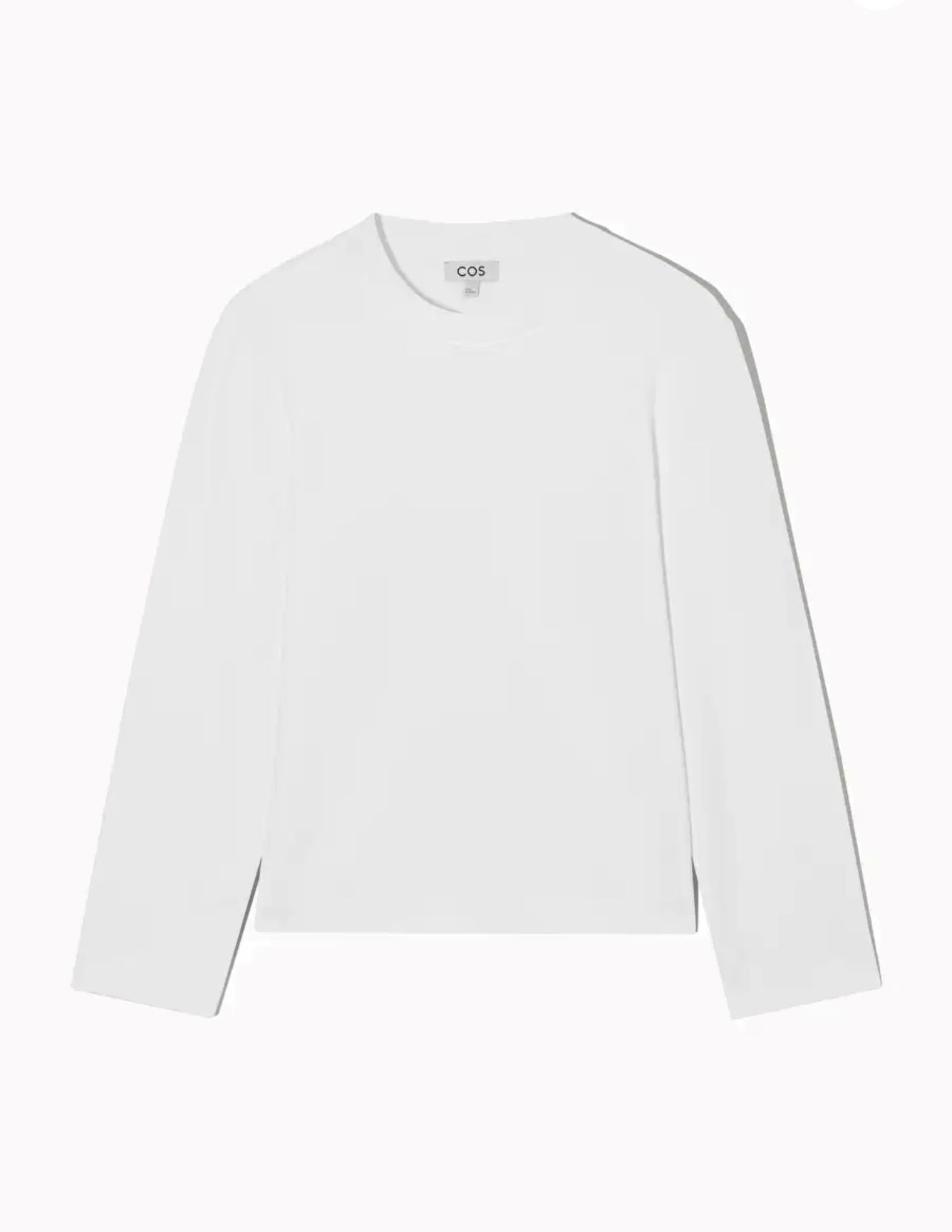 Blusa COS de manga larga.