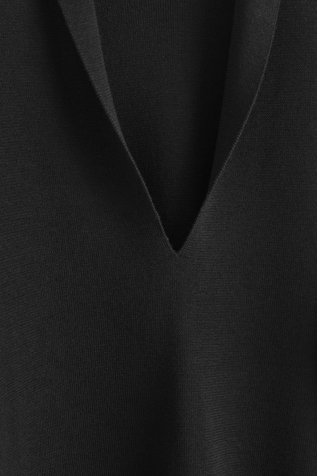 Suéter COS de cuello en V de lana