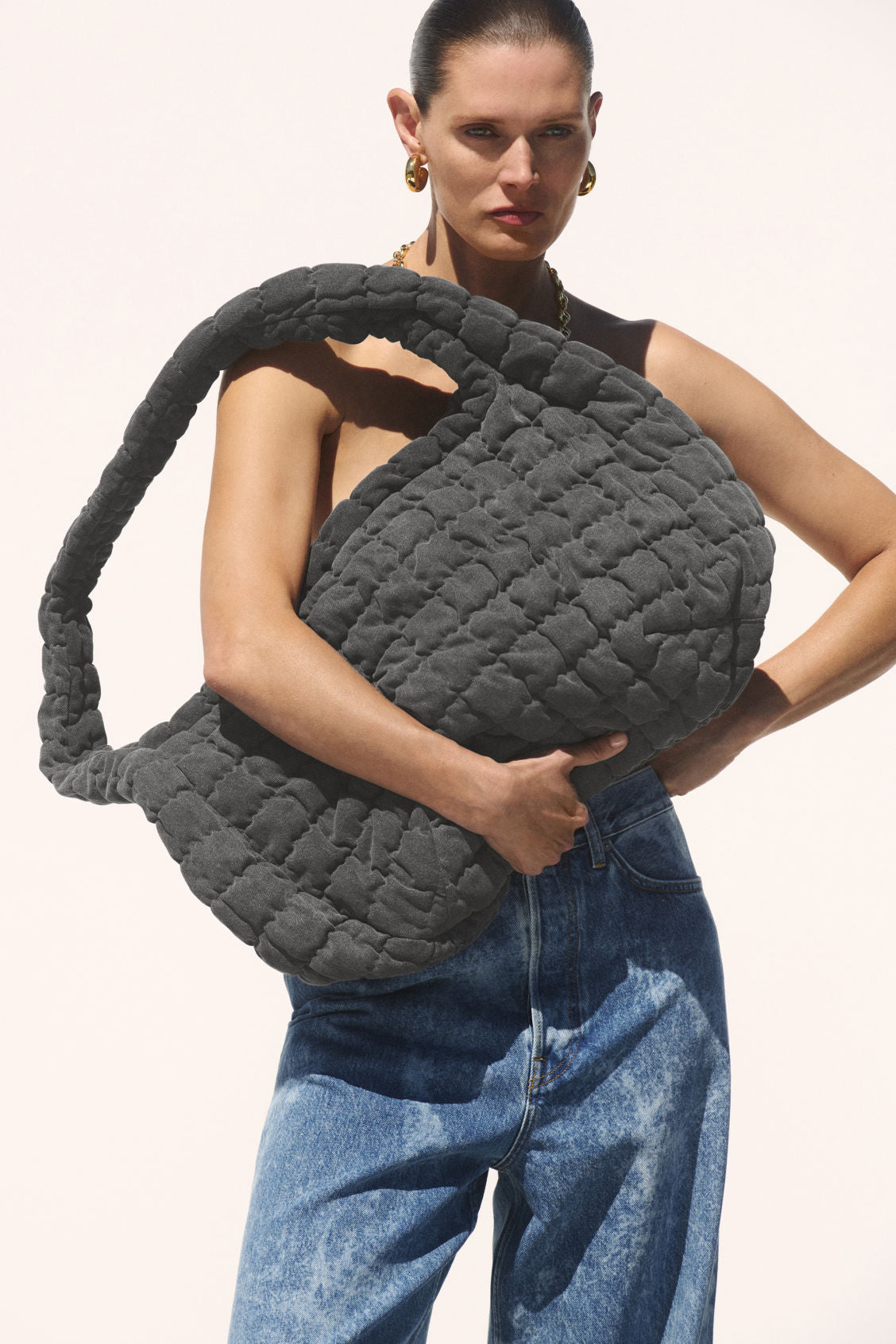 Bolso acolchado XL de mezclilla COS