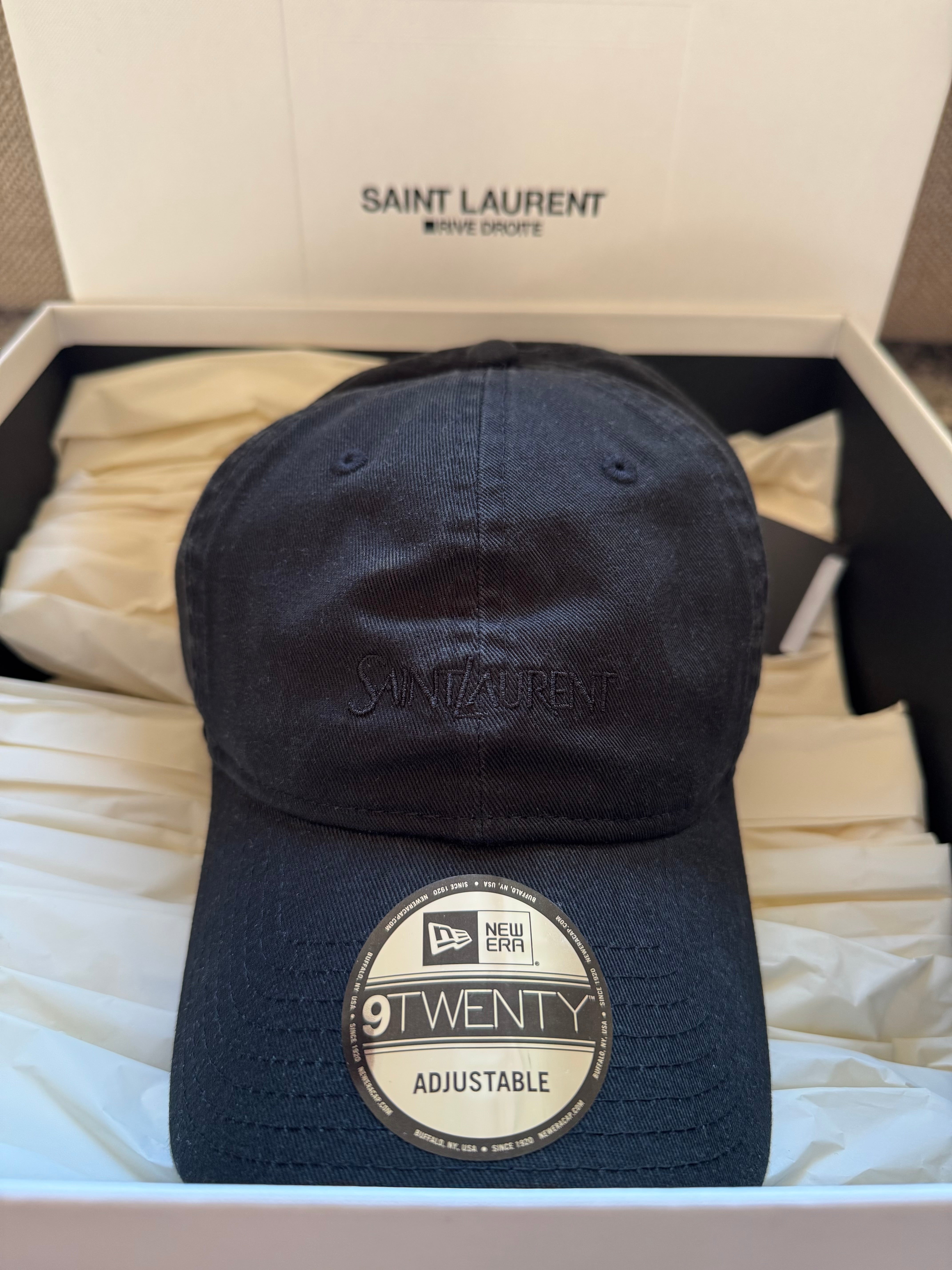 Saint Laurent gorra New Era