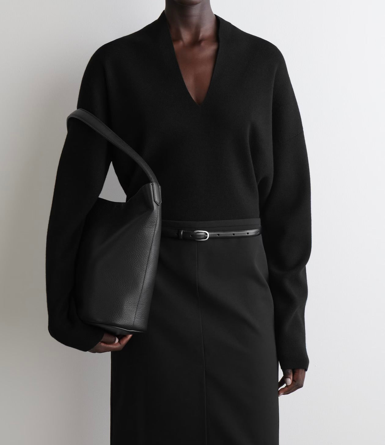 Suéter COS de cuello en V de lana