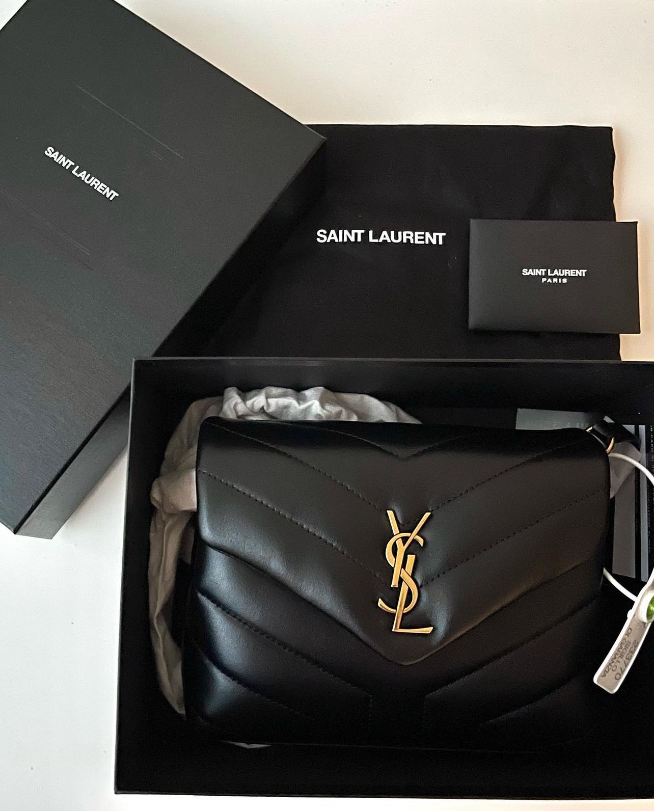 SAINT LAURENT bolso Loulou toy in matelassé.