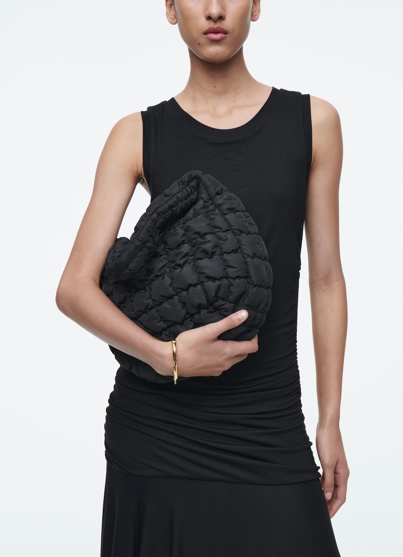 Bolso COS acolchado mediano