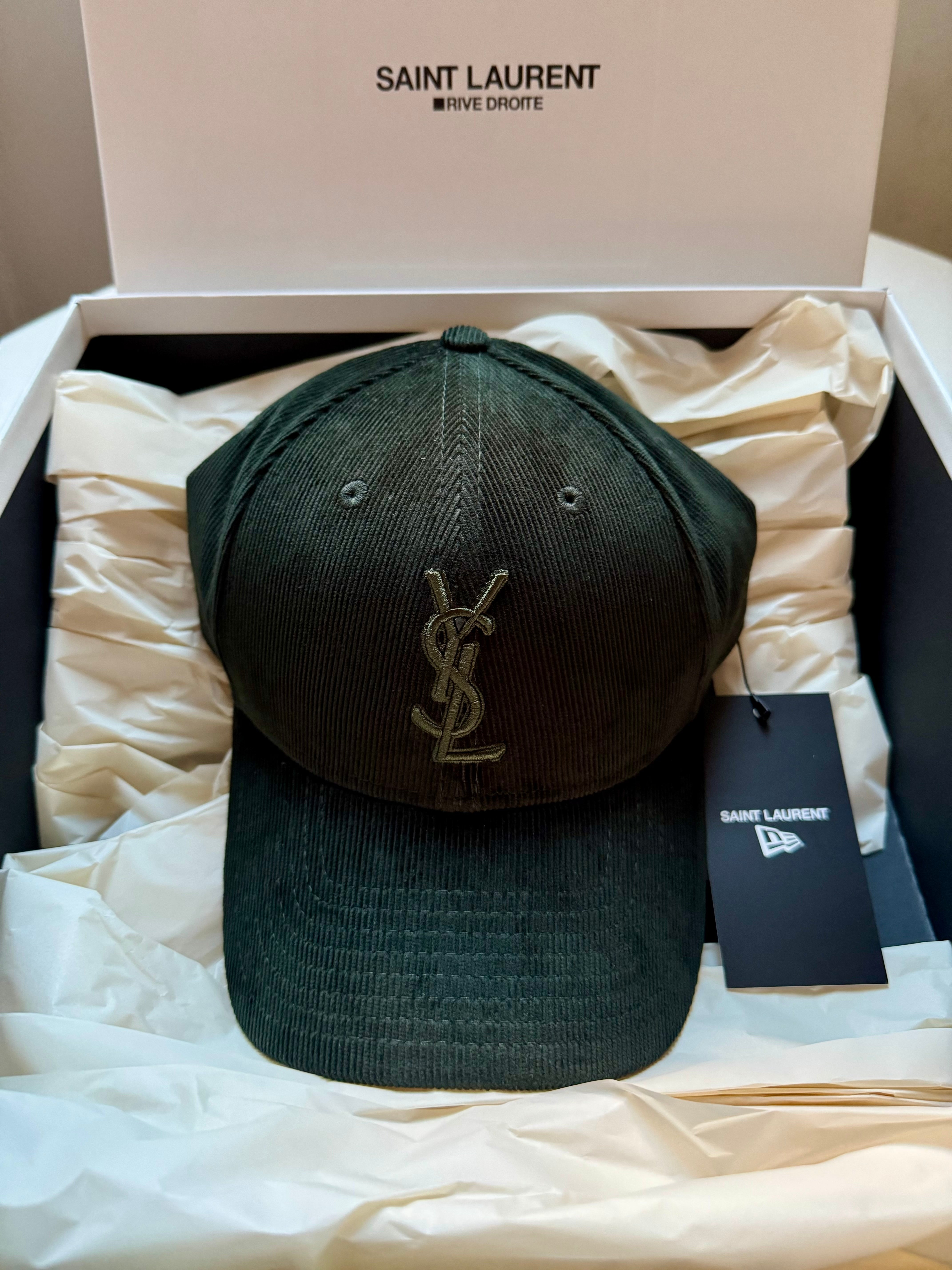 Gorra Saint Laurent colab New Era en pana