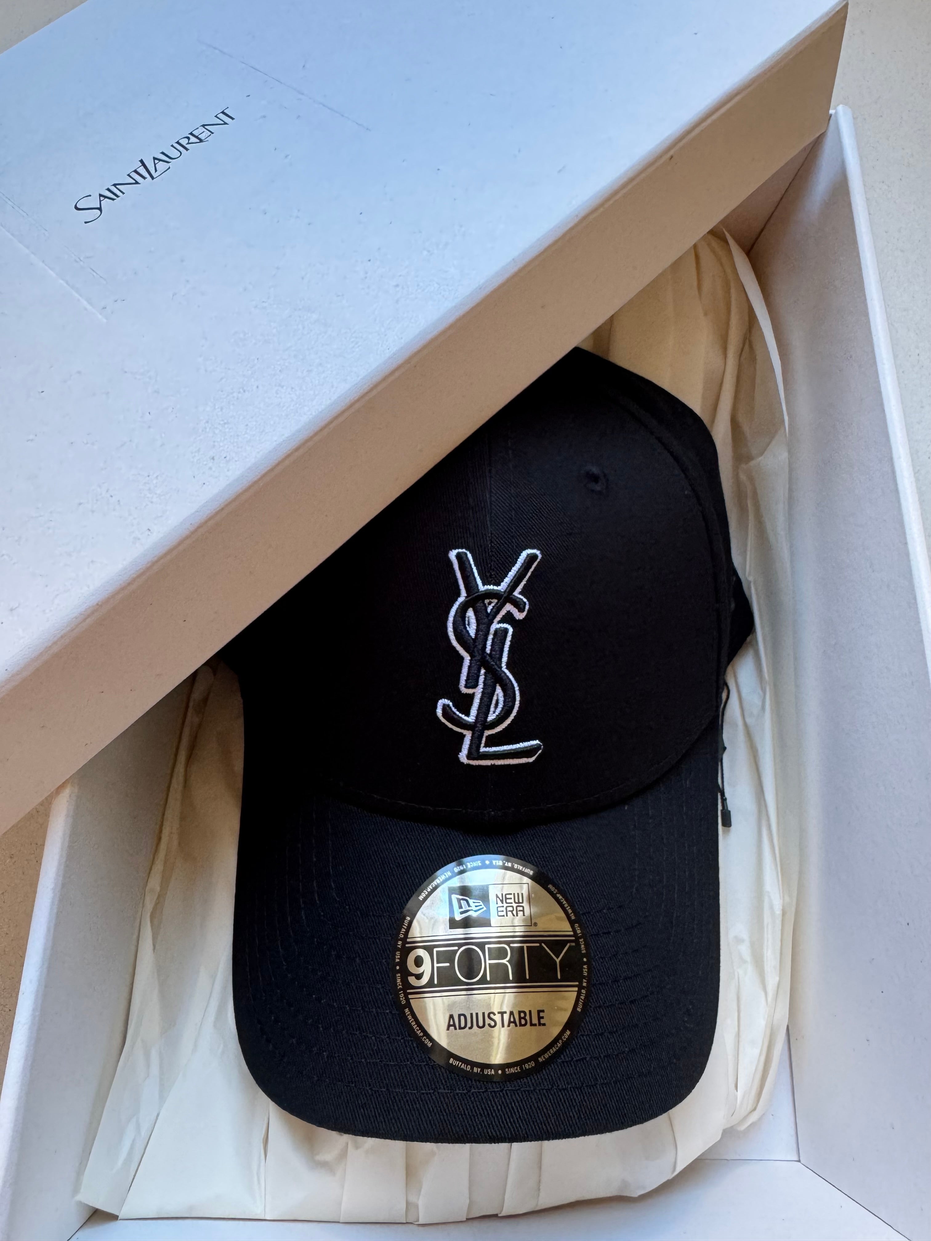 Saint Laurent gorra New Era