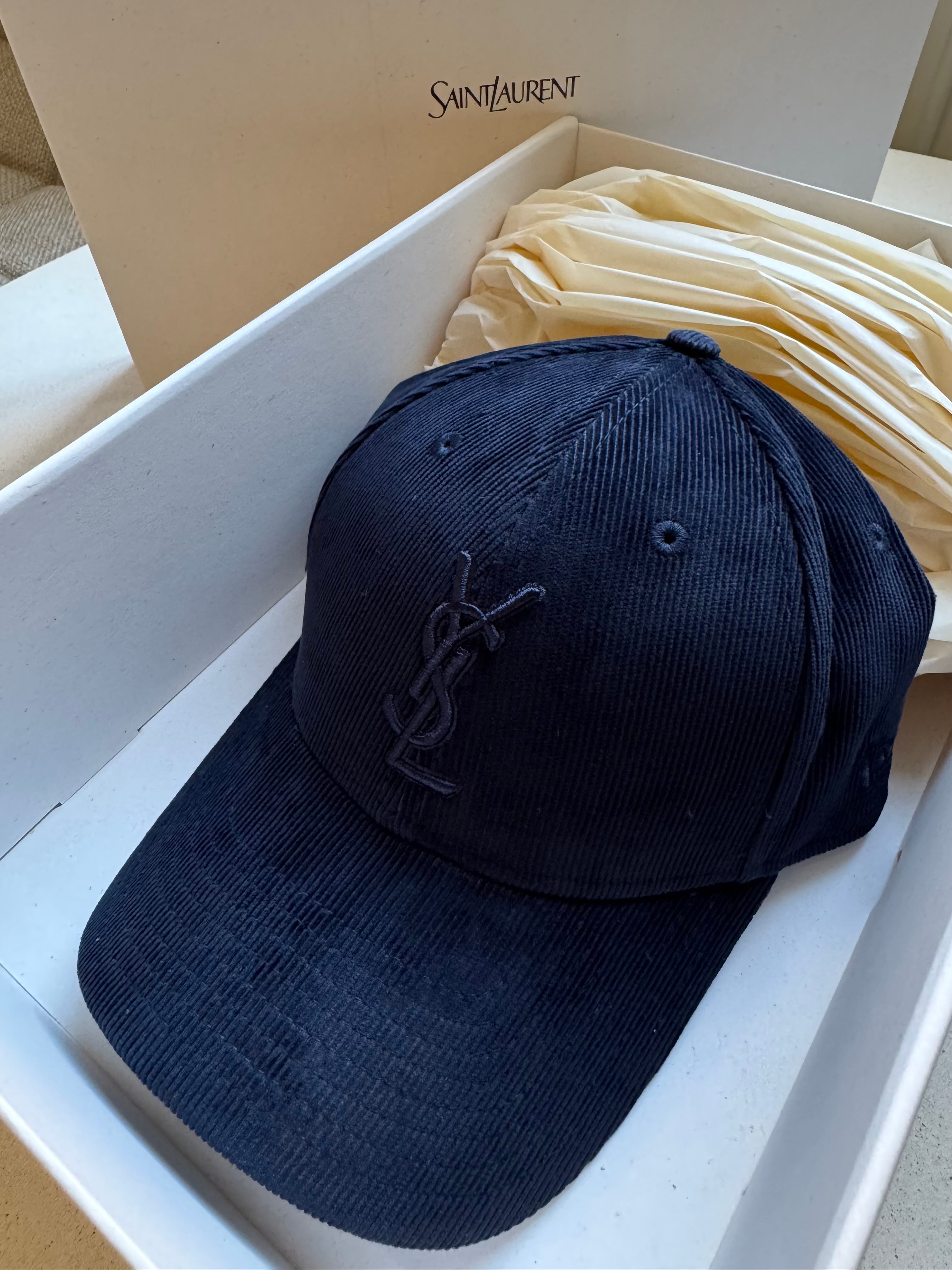 Gorra Saint Laurent colab New Era en pana