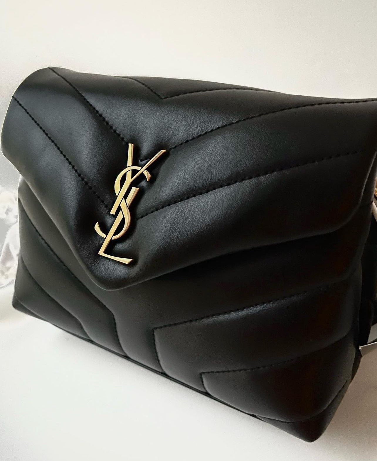 SAINT LAURENT bolso Loulou toy in matelassé.