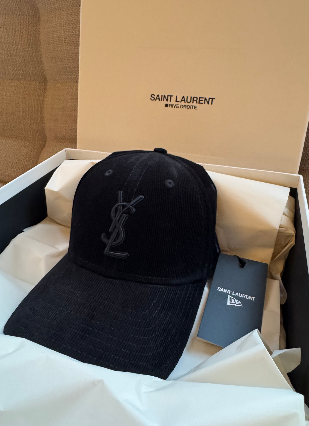 Gorra Saint Laurent colab New Era en pana