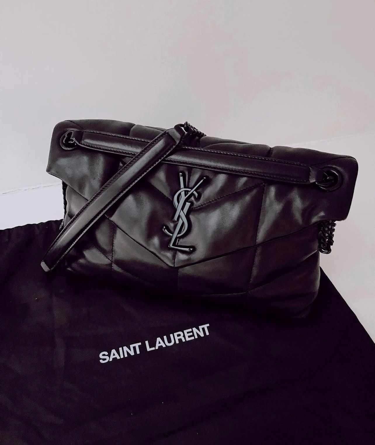 SAINT LAURENT bolso puffer small all black napa.