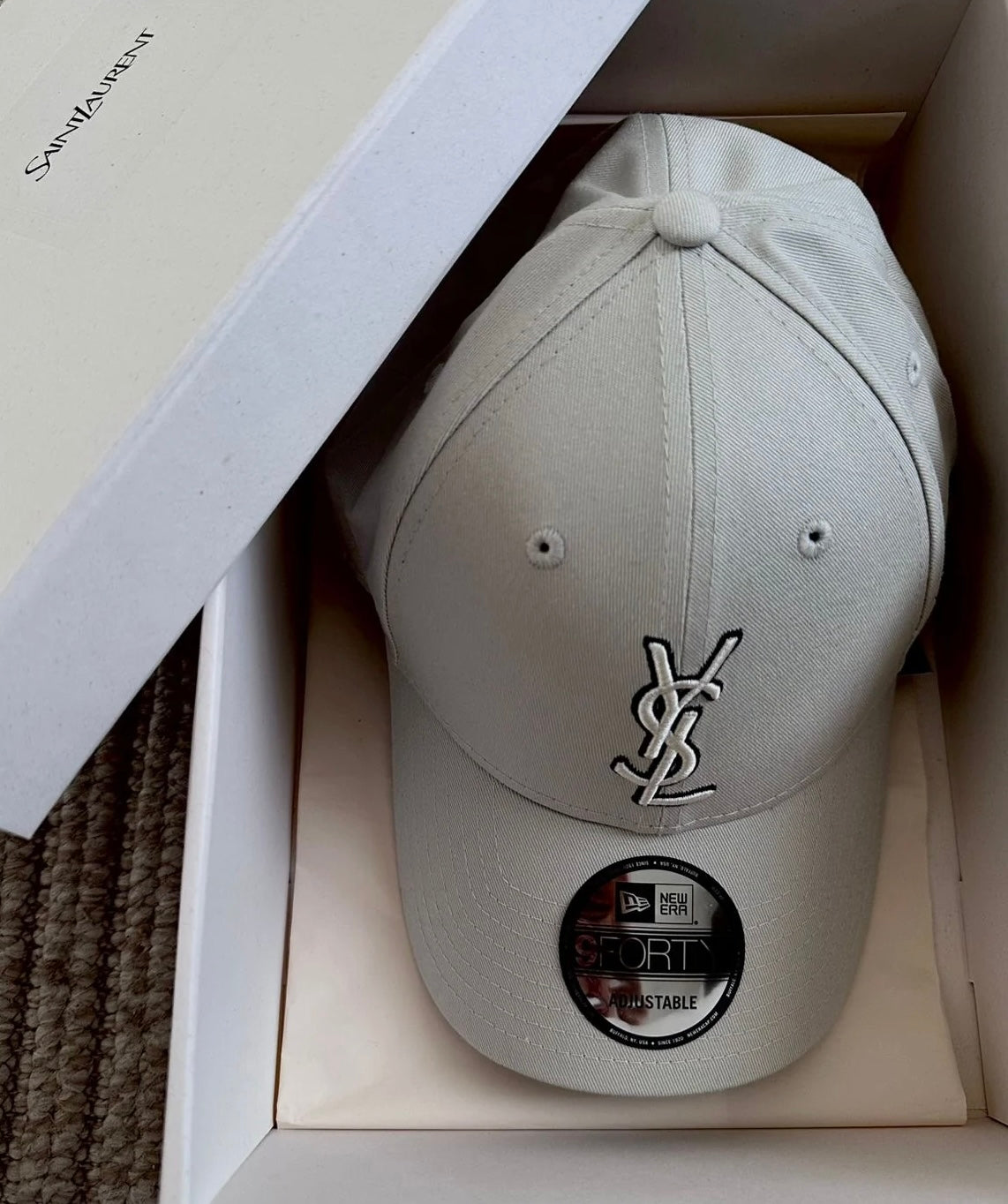 Saint Laurent gorra New Era