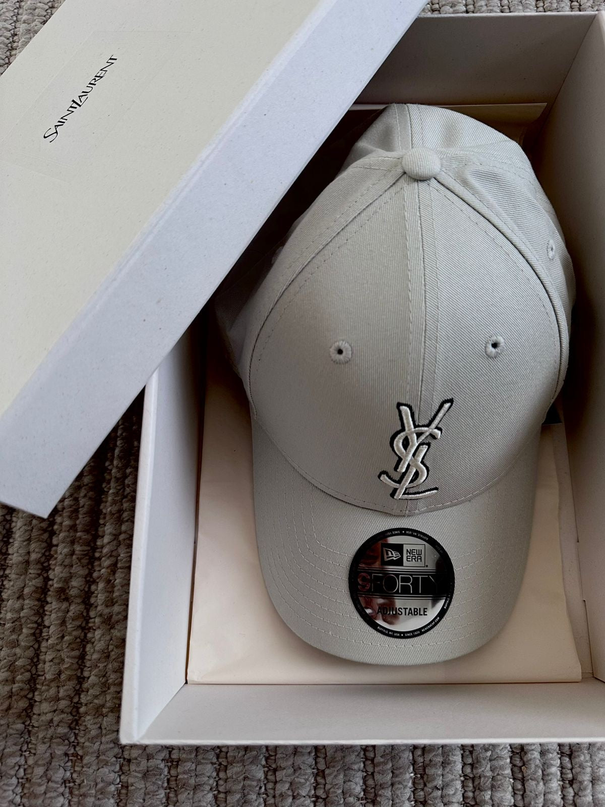 Saint Laurent gorra New Era