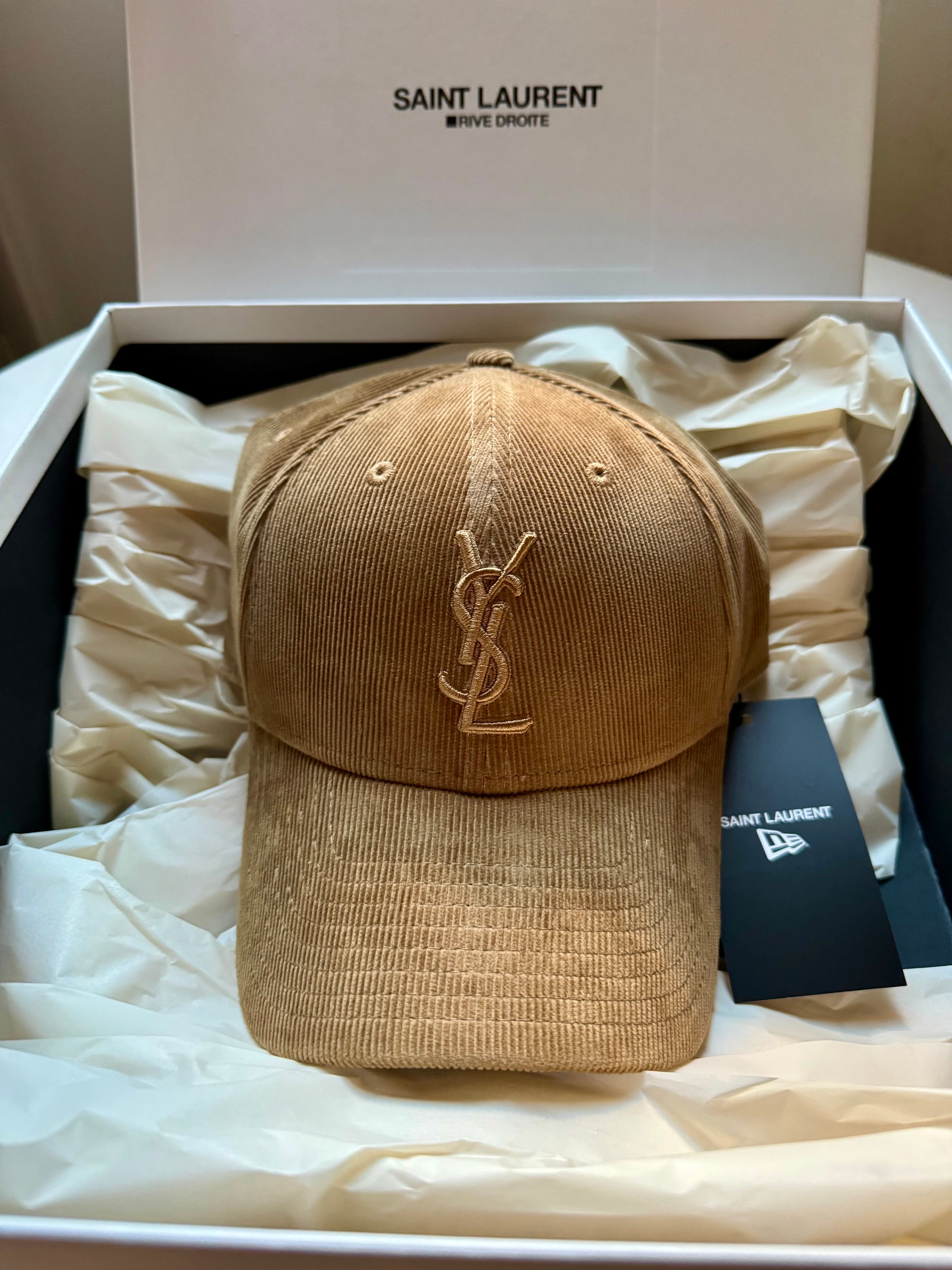 Gorra Saint Laurent colab New Era en pana