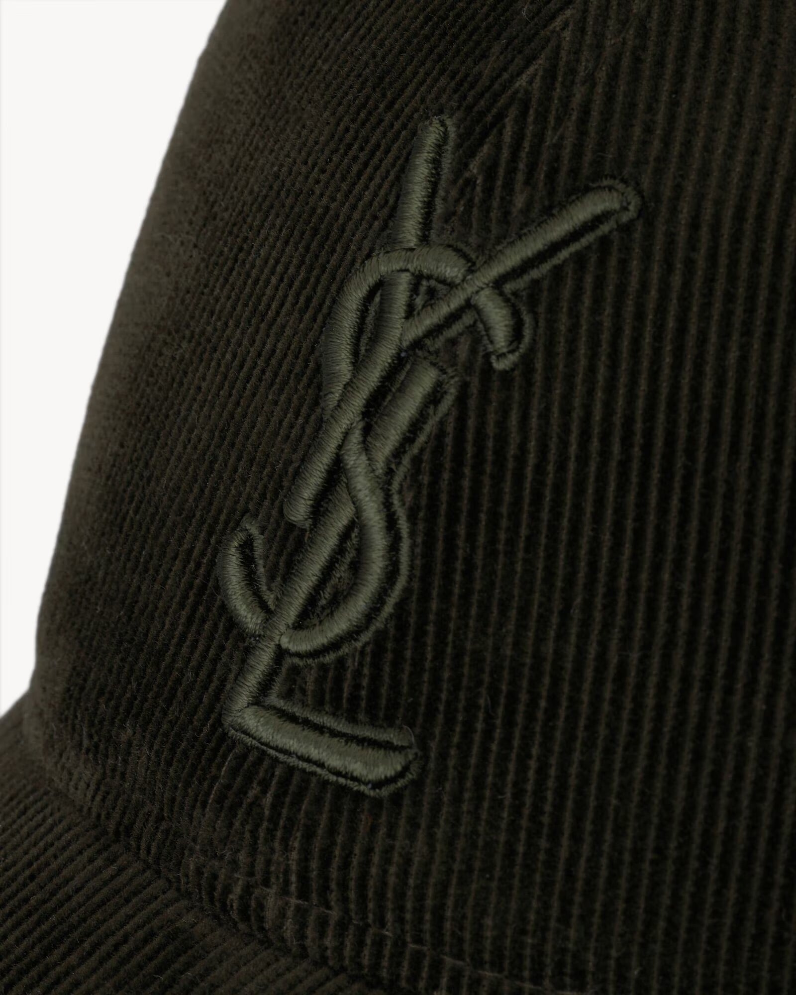Gorra Saint Laurent colab New Era en pana